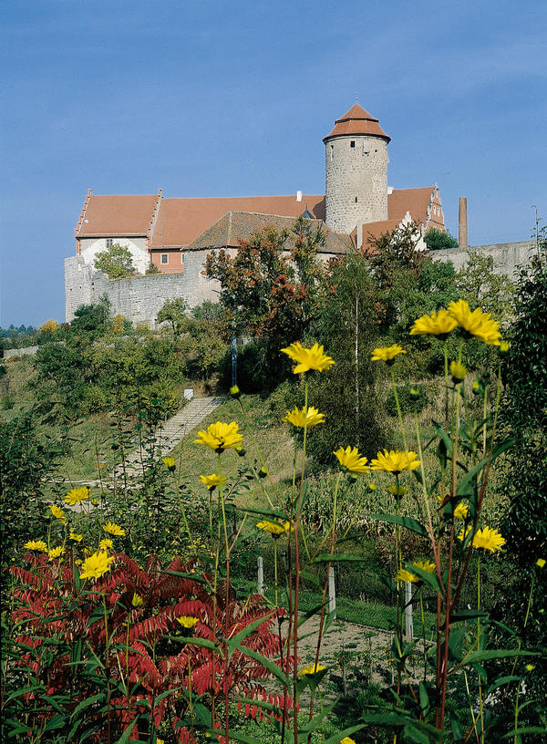 Burg Lisberg mit markantem Turm