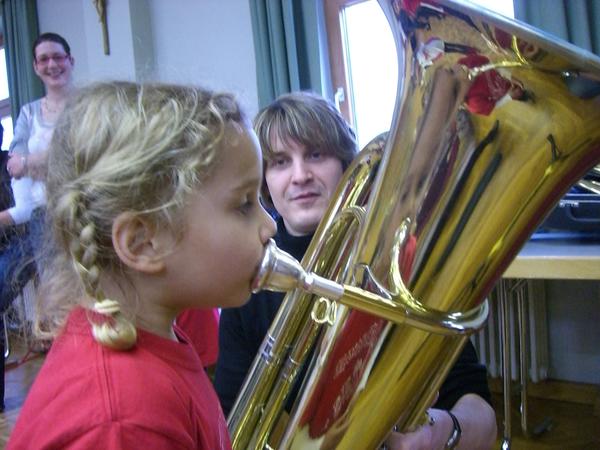 Kind mit Instrument