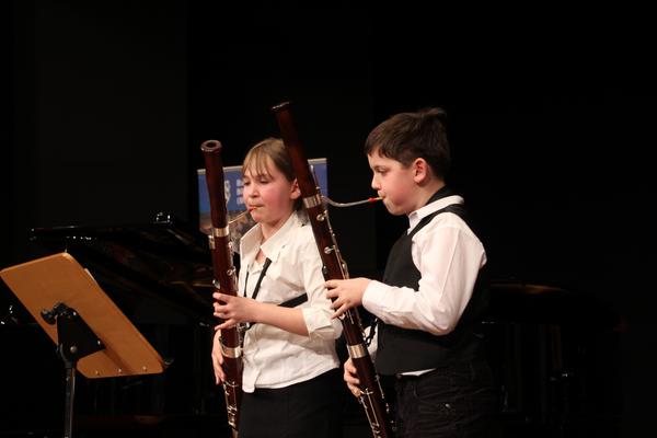 Annika Baum und Jonas Beck als Landespreisträger in der Altersgruppe 1 beim Wettbewerb des Bayerischen Blasmusikverbandes (BBMV)