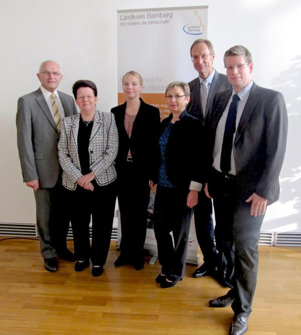 v.l.: Landrat Dr. Günther Denzler, Dr. Patricia Callies, Lisa Zeitler, Inge Werb, Siegfried Wagner, Rainer Keis