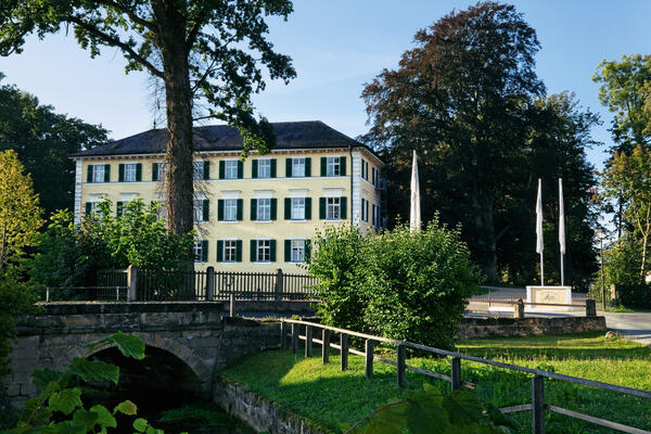 Schloss Burgellern - Dorfblick