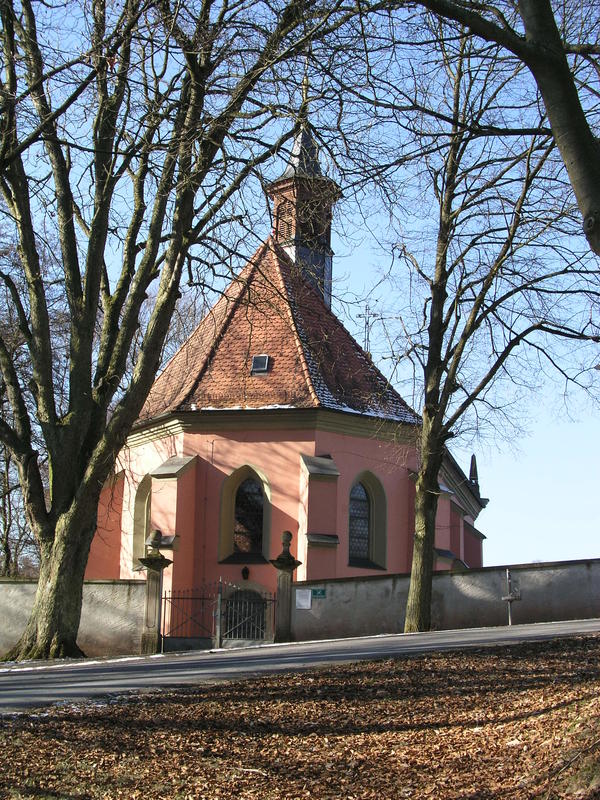 Heilig-Blut-Kapelle in Burgwindheim im Herbst