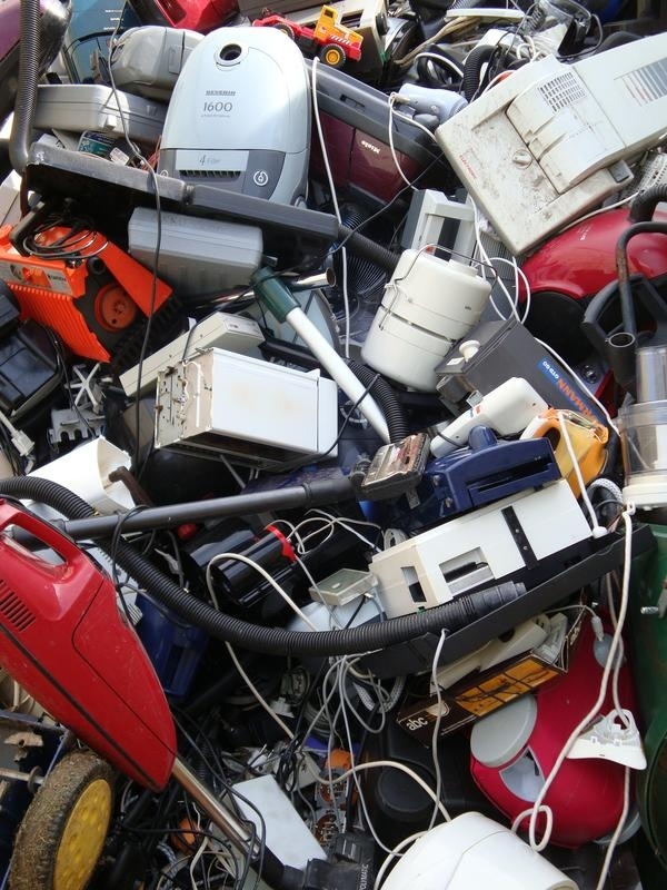 Bild vergr&ouml;&szlig;ern: Elektroschrott - Haushaltskleingeräte