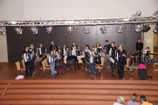 Bild vergr&ouml;&szlig;ern: Akkordeon-Orchester der Kreismusikschule begeisterte das Publikum