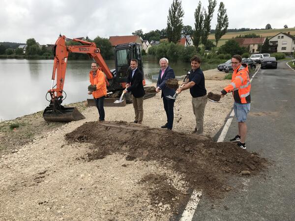 Bild vergr&ouml;&szlig;ern: Spatenstich BA 45 Oberköst-Unterköst