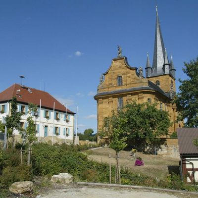 Litzendorf - Blicke auf Rathaus und Kirche