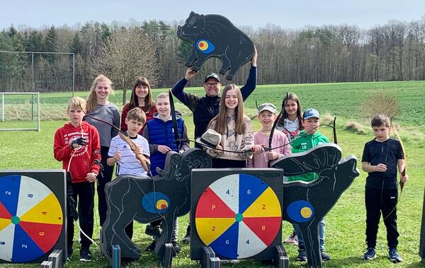 Bild vergr&ouml;&szlig;ern: JUZ-Tour - Bogenschießen in Meedensdorf