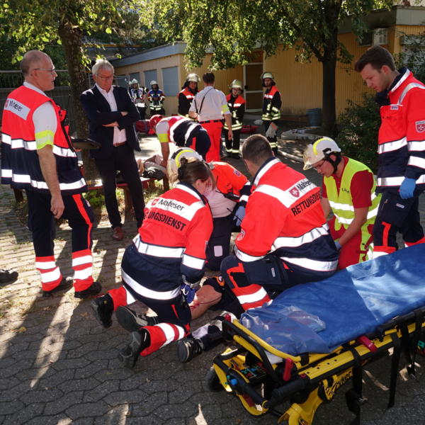 Malteser-Hilfsdienst, Rotes Kreuz und Johanniter-Unfall-Hilfe probten mit Feuerwehren aus dem Stadtgebiet Scheßlitz bei der Katastrophenschutz-Übung des Landratsamtes den Ernstfall.