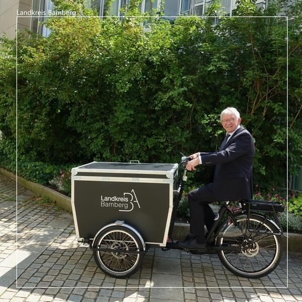 Bild vergr&ouml;&szlig;ern: Neues E-Lastenfahrrad für Dienstfahrten
