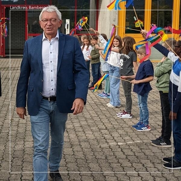Bild vergr&ouml;&szlig;ern: Landrat Johann Kalb wünscht einen erfolgreichen Schulstart