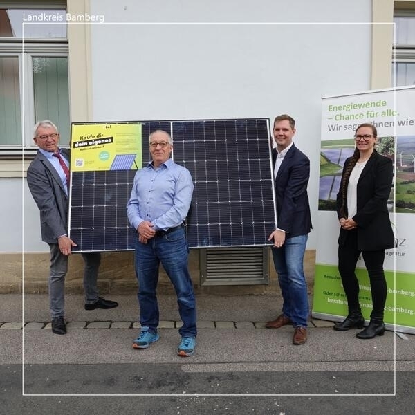Bild vergr&ouml;&szlig;ern: Übergabe PV-Anlage