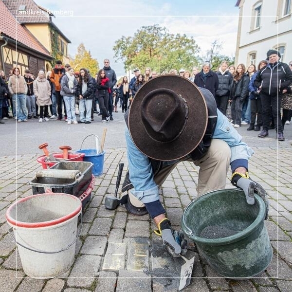 Bild vergr&ouml;&szlig;ern: Stolpersteinverlegung in »ZeDeSch« - Zeckendorf, Demmelsdorf und Scheßlitz