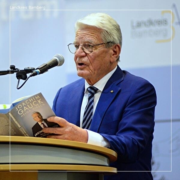 Bild vergr&ouml;&szlig;ern: Joachim Gauck zu Gast bei der vhs Bamberg-Land