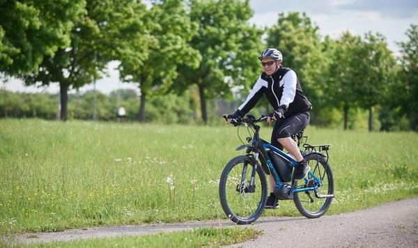 Bild vergr&ouml;&szlig;ern: Landrat mit dem Fahrrad