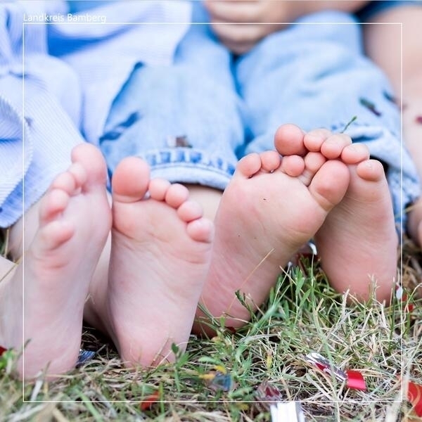 Bild vergr&ouml;&szlig;ern: Kleine Füße - große Wirkung: symbolisch Meilen sammeln für den Klimaschutz