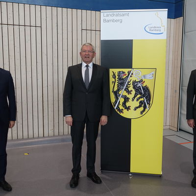 Bild vergr&ouml;&szlig;ern: Landrat Johann Kalb wird von Bruno Kellner und Johannes Maciejonczyk vertreten