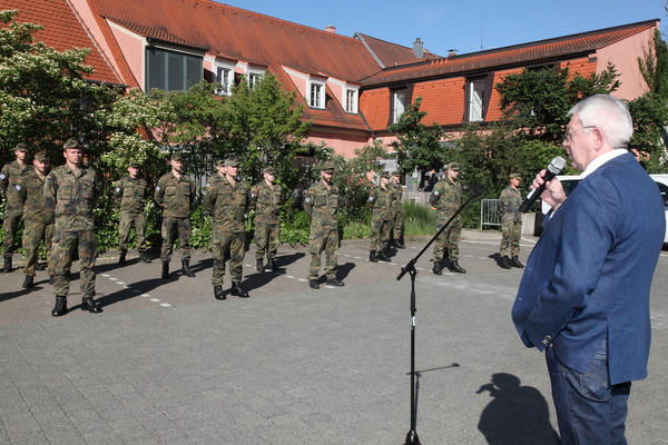 Landrat Johann Kalb verabschiedet Bundeswehr-Soldatinnen und -Soldaten der Truppe "Helfende Hnde".