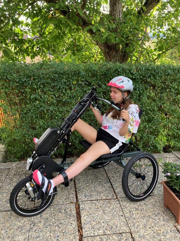 Bild vergr&ouml;&szlig;ern: Bürger spenden behindertengerechtes Fahrrad für Kiana Marie