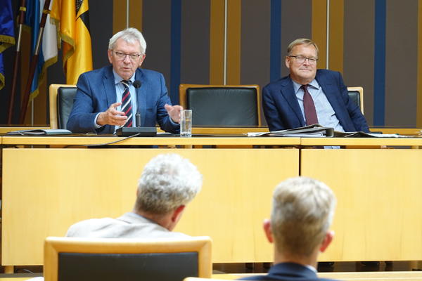 Bild vergr&ouml;&szlig;ern: Schulgipfel