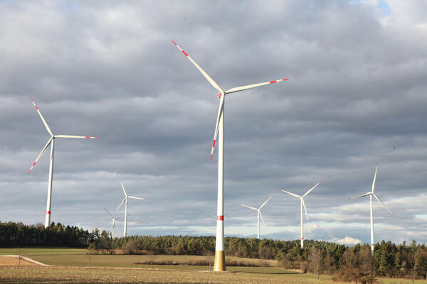 Bild vergr&ouml;&szlig;ern: Windkraftanlagen