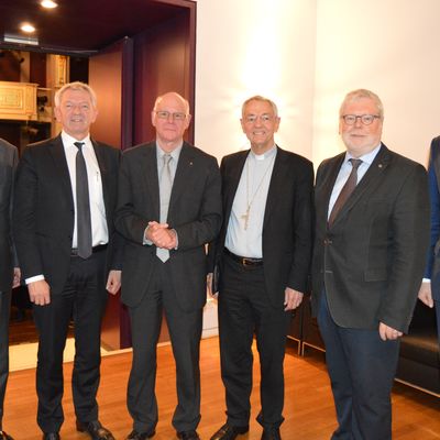 Bild vergr&ouml;&szlig;ern: Lammert Grundgesetz