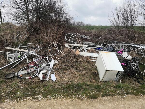 Bild vergr&ouml;&szlig;ern: Illegale Ablagerungen