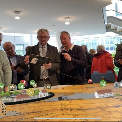 Bild vergr&ouml;&szlig;ern: EKS: Einweihung Landschaftsmodell und Filmpremiere