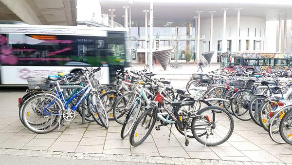 Mobilstation - Busse und Fahrräder