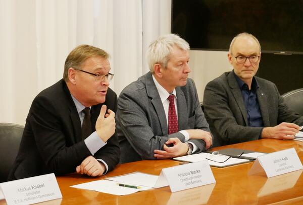 Bild vergr&ouml;&szlig;ern: Pressekonferenz Coronavirus