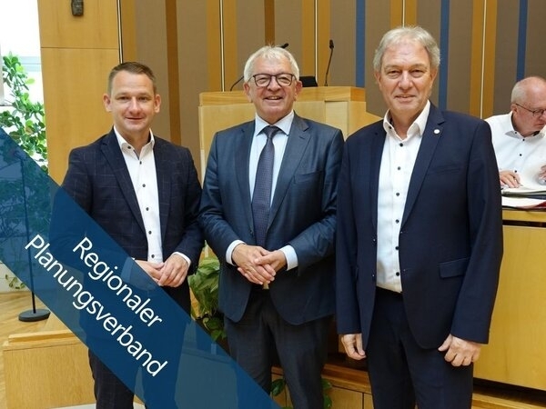 Bild vergr&ouml;&szlig;ern: Stabwechsel beim Regionalen Planungsverband Oberfranken-West