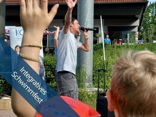 Bild vergr&ouml;&szlig;ern: Über 400 Kinder machen das Aquarena in Zapfendorf unsicher