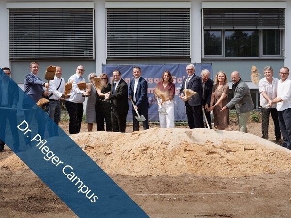 Bild vergr&ouml;&szlig;ern: Neun Partner gründen den Verein „Dr. Pfleger Campus“ – Spatenstich für die Montessori-Schule