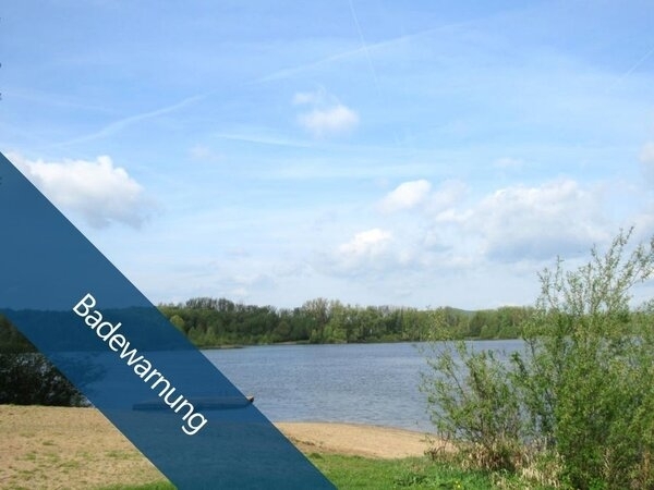 Bild vergr&ouml;&szlig;ern: Badewarnung am Baggersee Breitengüßbach